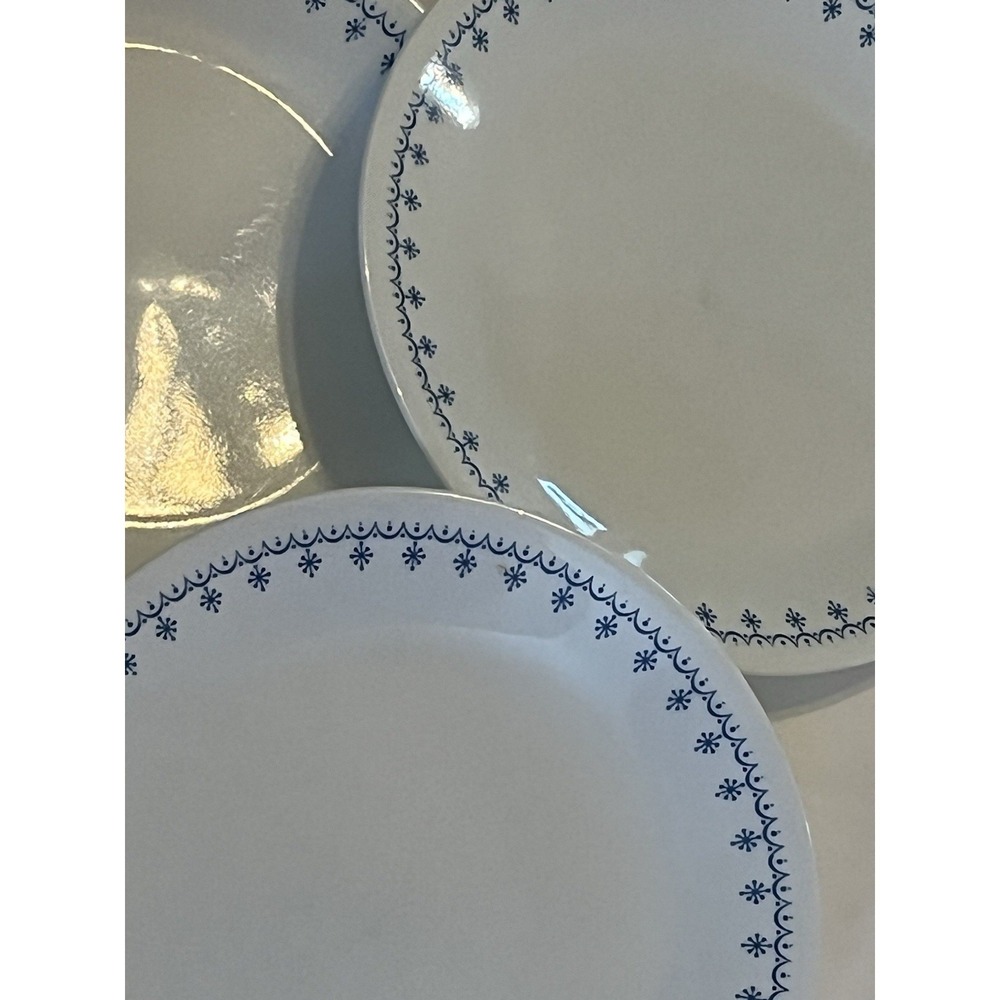 Corelle Livingware Snowflake Blue Dinner Plates Set of 3 Vitrelle White 8.5 in
